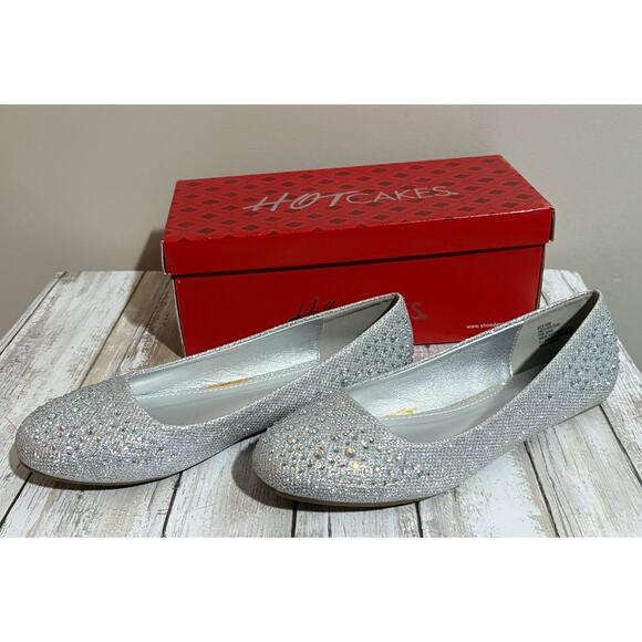Hot Cakes‎ Women's Silver Bedazzled Ballet Flats Size 6.5 NWB - Picture 2 of 10